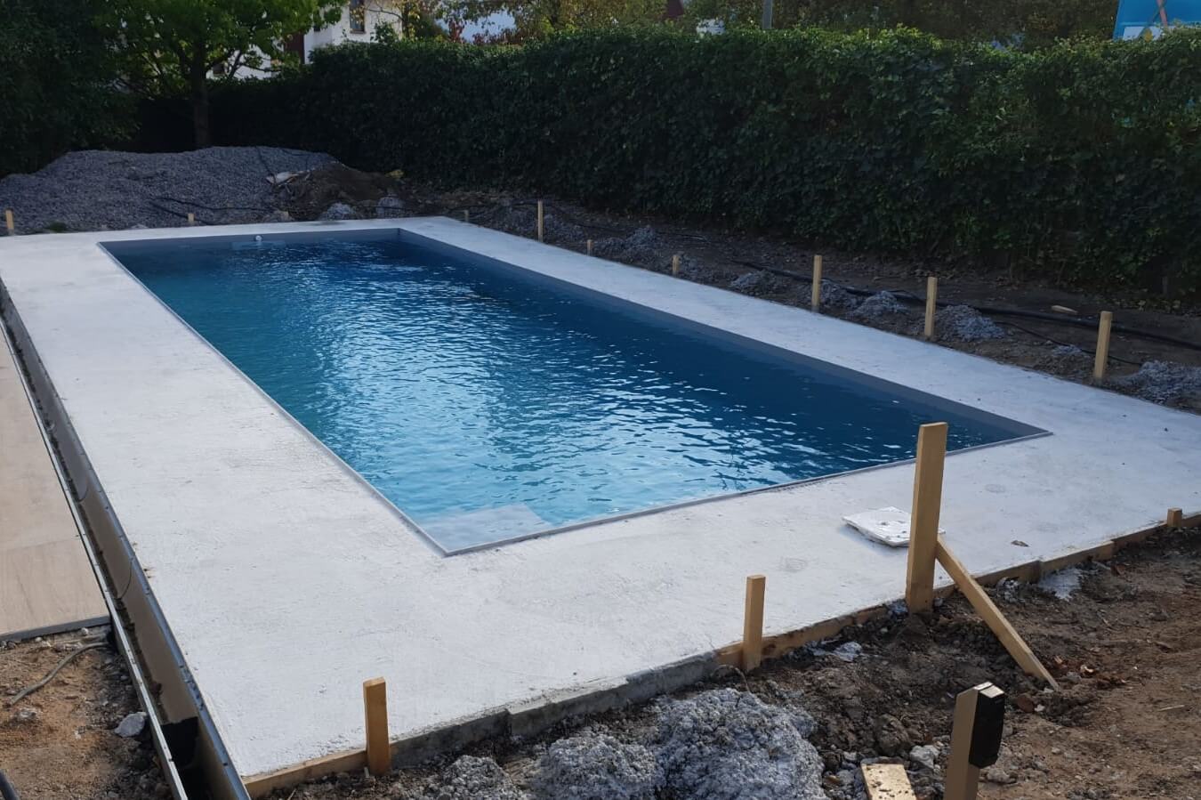 zavrseno betoniranje oko bazena