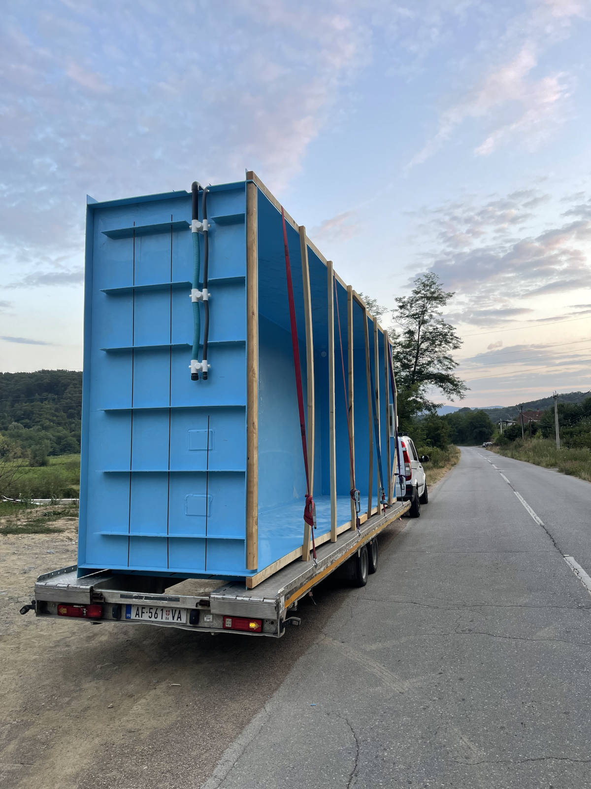 transport plavog bazena kamionom